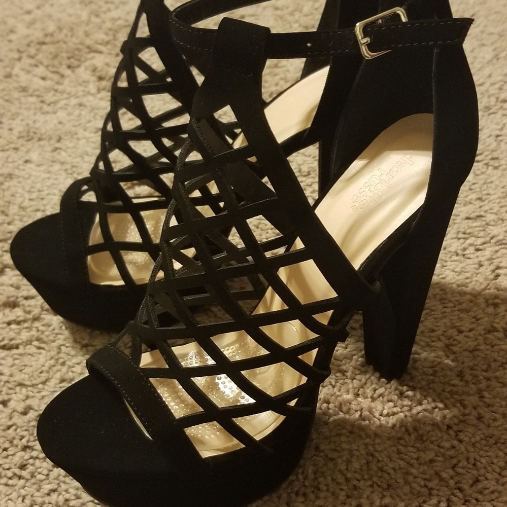 Shoes - Picture 4 of 4
